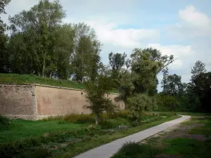 Lille - Versterkingen van de citadel, circuit van muren en bomen