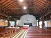 Linda fonte - Interior da igreja de Saint-Pierre-aux-Liens: nave e coro