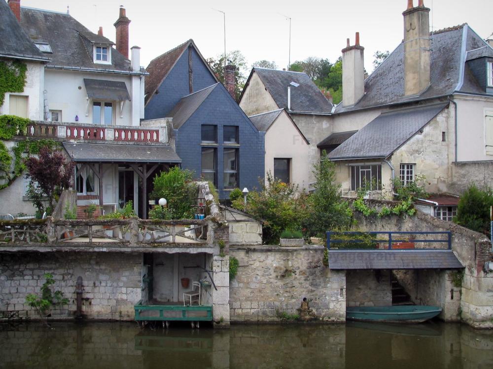 Guide du Loir-et-Cher - Vendôme - Maisons au bord de la rivière (le Loir)