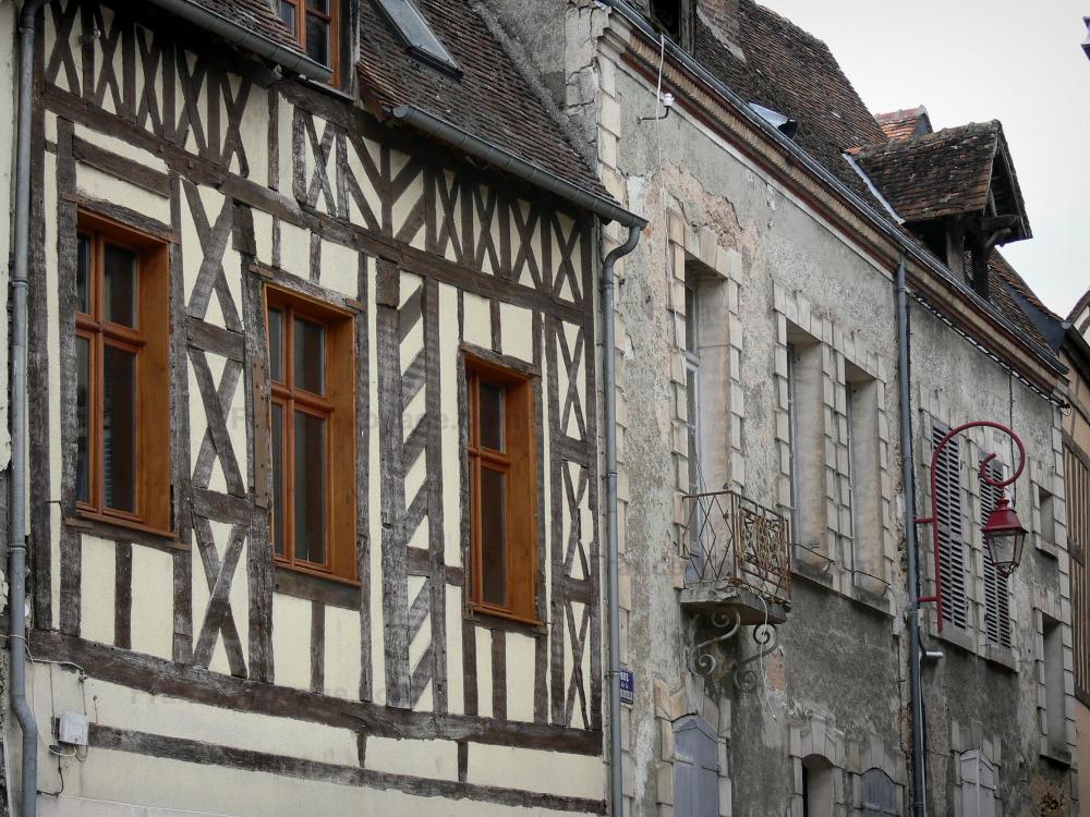 Guide du Loiret - Château-Renard - Façades de maisons