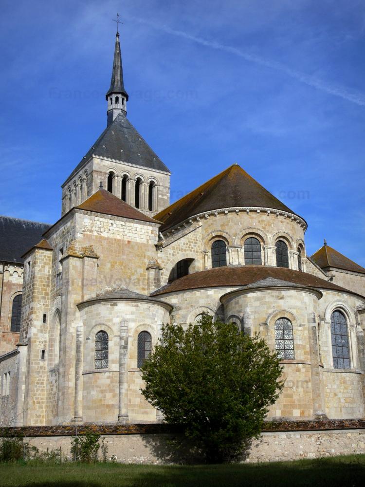 Guide du Loiret - Abbaye de Fleury - Abbaye de Saint-Benoît-sur-Loire : basilique romane (église abbatiale)