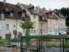 Lons-le-Saunier - Gevel van huizen in de Place de la Comedie