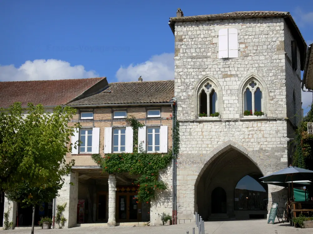 Gids van de Lot-et-Garonne - Monflanquin - Middeleeuwse stad: de thuisbasis van de Zwarte Prins met zijn twee baaien, en de Place des Arcades