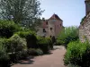 Loubressac - Straat met struiken en de thuisbasis van de Intendant, in de Quercy