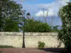 Loudon - Фонарный столб, каменная стена, деревья и облачное небо