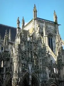 Louviers - Église Notre-Dame : porche de la façade sud de style gothique flamboyant