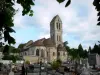 Luzarches - Markthal en huizen van de stad; in het Regionaal Natuurpark Oise-Pays de France