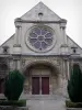 Luzarches - Fachada da igreja Saint-Côme e Saint-Damien
