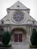 Luzarches - Gevel van de kerk Saint-Côme en Saint-Damien