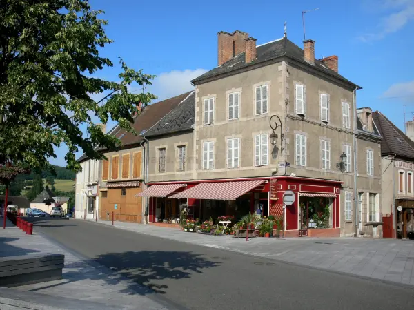 Luzy - Guide tourisme, vacances & week-end dans la Nièvre