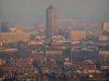 Lyon - De esplanade Fourvière uitzicht op de toren van de Part-Dieu (het potlood) en gebouwen van de stad