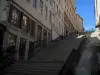 Lyon - Croix-Rousse: escadas e edifícios