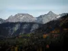 Maciço de Aravis - Floresta de outono e montanhas das montanhas de Aravis