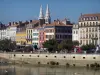 Mâcon - Spiers van Saint-Pierre, huizen langs de kade en de rivier de Saône