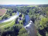 Mailly-le-Château - De rivier de Yonne en het kanaal van Nivernais omzoomd met bomen