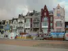 Malo-les-Bains - Côte d'Opale : maisons (front de mer), digue-promenade et plage de sable de la station balnéaire