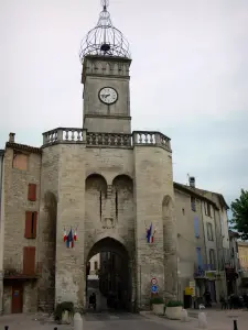 Manosque - Soubeyran porta sormontata da un campanile e le case nel centro storico