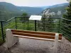Maquisards viewpoint - Bench of the viewpoint with view of the Jura mountains