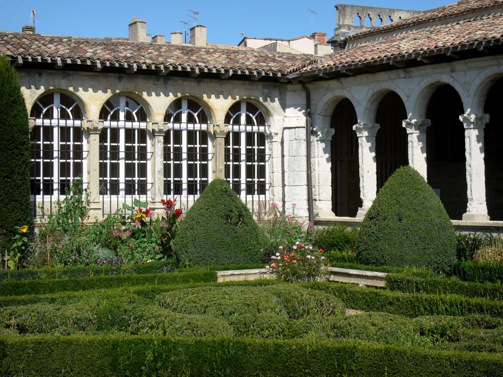 Marmande - Cloître Renaissance de l'église Notre-Dame et son jardin à la française