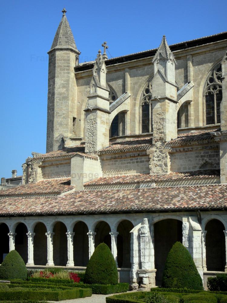 Marmande - Église gothique Notre-Dame, cloître Renaissance et jardin à la française