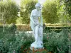 Marmande - Statue (sculpture) dans le jardin à la française du cloître de l'église Notre-Dame