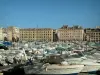 Marseille - Rijen van boten in de oude haven en de gebouwen