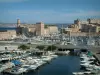 Marseille - Vieux-Port avec ses bateaux, fort Saint-Jean et ses tours en arrière-plan