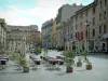 Marseille - Plaats met terrasjes en gebouwen met kleurrijke gevels