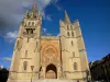 Mende - Glockentürme und Fassade der Kathedrale Notre-Dame-et-Saint-Privat