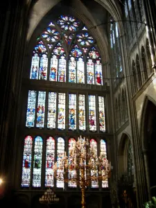 Metz - Interior da Catedral de Saint-Etienne: vitrais