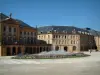 Metz - Place de la Comédie avec fontaine entourée de fleurs, Opéra-Théâtre et préfecture