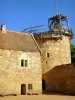 Mittelalterliche Burgbauprojekt Guédelon - Befestigte Burg im Bau: Herrenhaus und Hauptturm