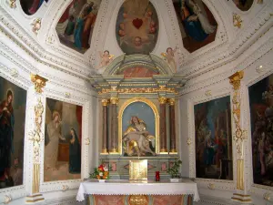 Molsheim - Eine der beiden Kapellen des Querschiffes der Kirche Jésuites