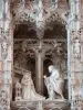 Monastère royal de Brou - Intérieur de l'église de Brou de style gothique flamboyant : chapelle de Marguerite d'Autriche : sculptures du retable des Sept Joies de la Vierge (Apparition du Christ à la Vierge)