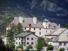 Mont Dauphin - Citadelle (fortaleza Vauban): pavilhão do relógio e casas da cidade murada