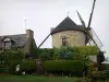 Mont-Dol - Windmolen en stenen huis bovenop de berg