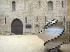 Mont-de-Marsan - Obras de arte del museo Despiau-Wlérick y la fachada de la torre Lacataye (casa fuerte)
