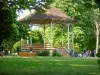 Mont-de-Marsan - Kiosque à musique du parc Jean-Rameau entouré de verdure