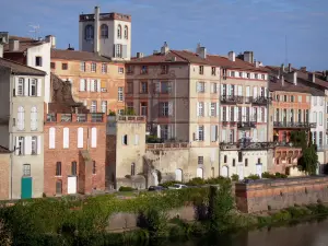 Montauban - Facciate delle case che costeggiano il fiume Tarn