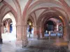Montauban - Onder de arcades van de Place Nationale