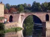 Montauban - Een van de bogen van de oude brug over de rivier de Tarn