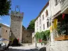 Montbrun-les-Bains - Belfort of klokkentoren en huizen van het oude dorp