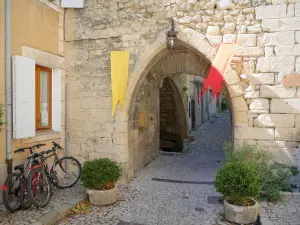 Montbrun les Bains - Portão do Relógio (campanário)