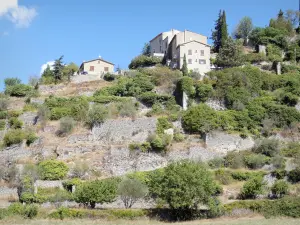 Montbrun les Bains - Casas empoleiradas