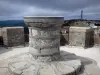 Monte Aigoual - Tabela de orientação localizada no topo da torre do observatório meteorológico; no maciço de Aigoual, no Parque Nacional de Cévennes (maciço de Cévennes)