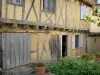 Montesquiou - Façade d'une maison à colombages du castelnau (village)