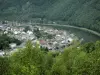 Monthermé - Méandre de la Meuse, dans le Parc Naturel Régional des Ardennes : vue sur la ville de Monthermé, nichée dans une boucle de la Meuse