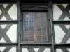 Montluçon - Fenêtre et pans de bois de la maison des Douze Apôtres