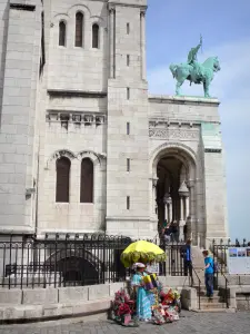 Montmartre - Accordéoniste au pied de la basilique du Sacré-Coeur