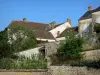 Montmirail山 - 村庄的房子和花园